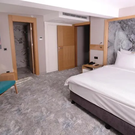 Grande Arte 4* إسكيشير