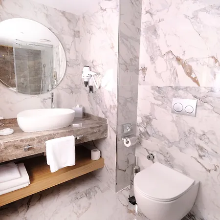 Grande Arte فندق إسكيشير